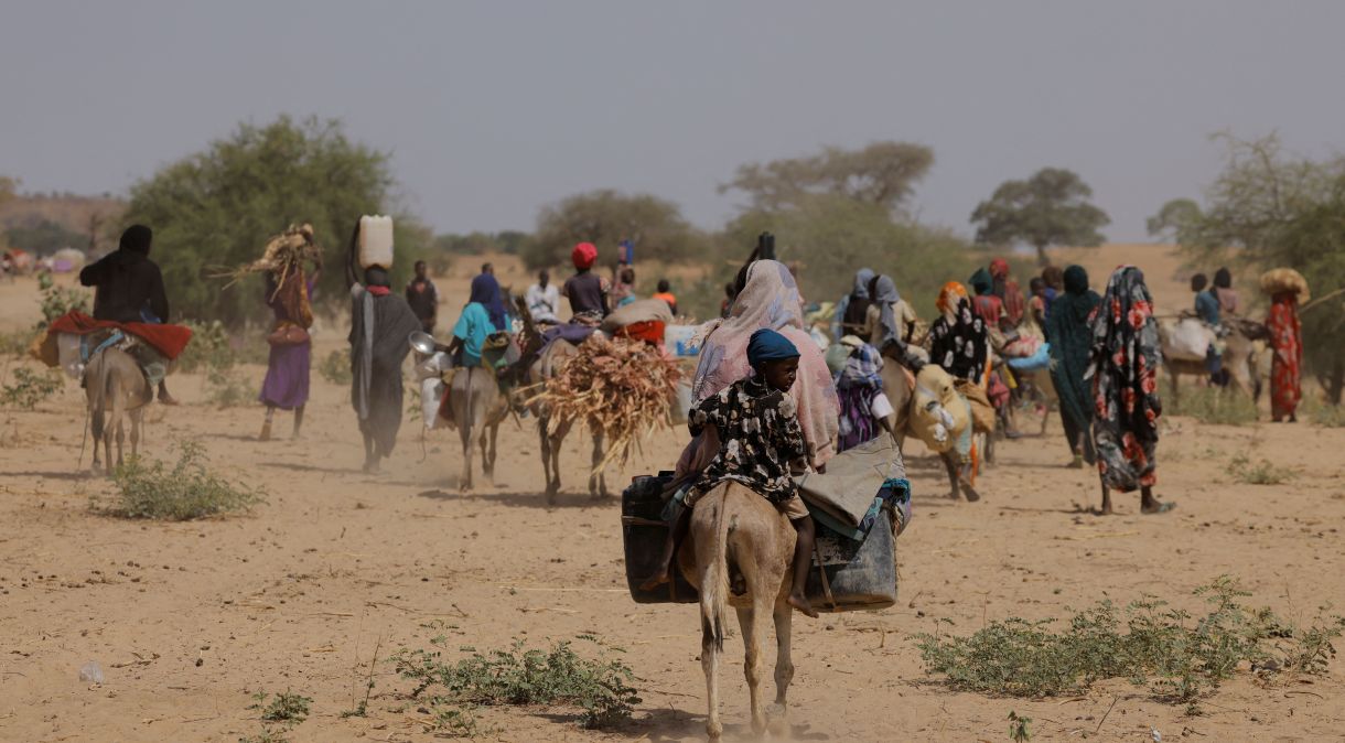 Sudaneses buscam refúgio, em Goungour, Chade.