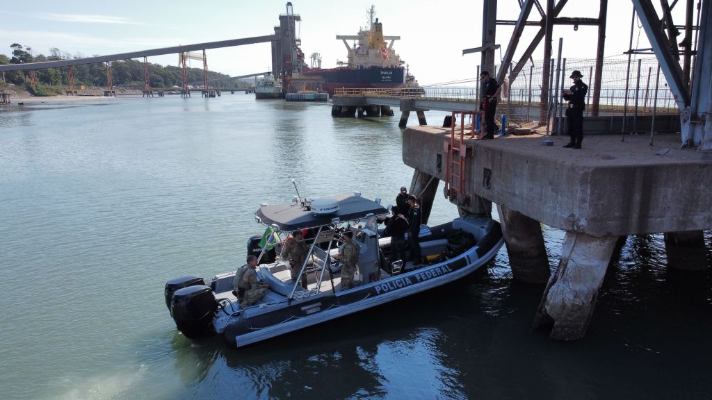 PF faz operação contra traficantes que enviavam drogas à Europa em navios