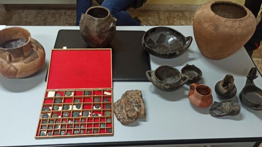 Artefatos históricos são recuperados pela Divulgação/polícia artística italiana, a Carabinieri