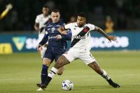 Vasco joga mal, mas arranca empate do Coritiba fora de casa pelo Brasileirão