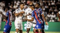 Santos e Bahia empatam pela Copa do Brasil; árbitro precisou usar touca de natação