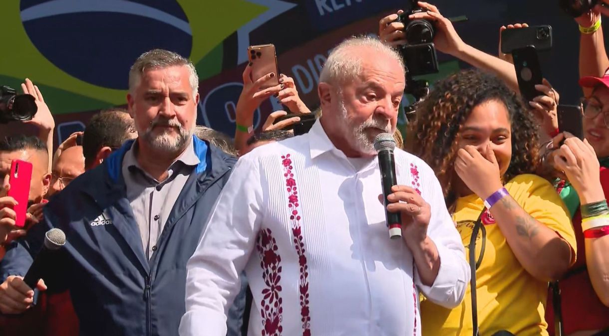 Presidente Lula (PT) discursa em ato com centrais sindicais