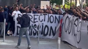 Ultras do clube francês manifestam nas ruas de Paris contra a diretoria e jogadores 