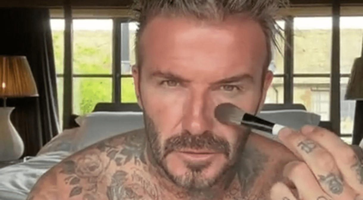 David Beckham se maquia