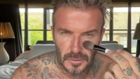 O glow é de família! David Beckham viraliza ao seguir dicas de maquiagem de Victoria