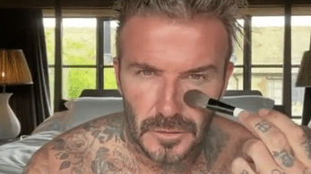 O ex-jogador postou nas redes sociais da esposa Victoria Beckham, em tom de brincadeira, um vídeo onde mostra a importância da maquiagem em sua vida 