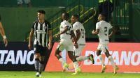 Botafogo perde para o Goiás, encerra longa invencibilidade, mas segue líder