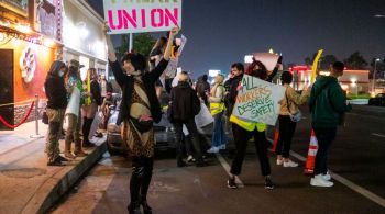 Dançarinas protestaram por condições seguras de trabalho e fizeram manifestações por meses em frente a clube