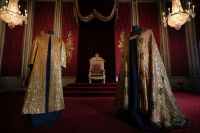 Veja os detalhes e a história dos trajes usado pelo Rei Charles III em sua coroação