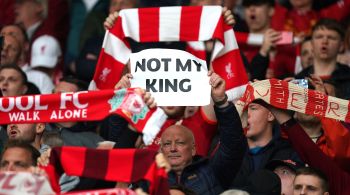Fãs locais de futebol têm tradição de repudiar símbolos da monarquia e do governo central de Londres