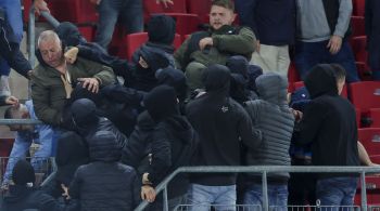Convidados dos jogadores do West Ham foram agredidos depois da classificação do time à final da Liga Conferência