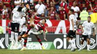 Nos acréscimos! Flamengo vence e Corinthians fica mais uma rodada no Z4