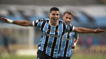 Atacante uruguaio fez um gol e deu passe para outro na vitória por 3 a 1 na Arena do Grêmio