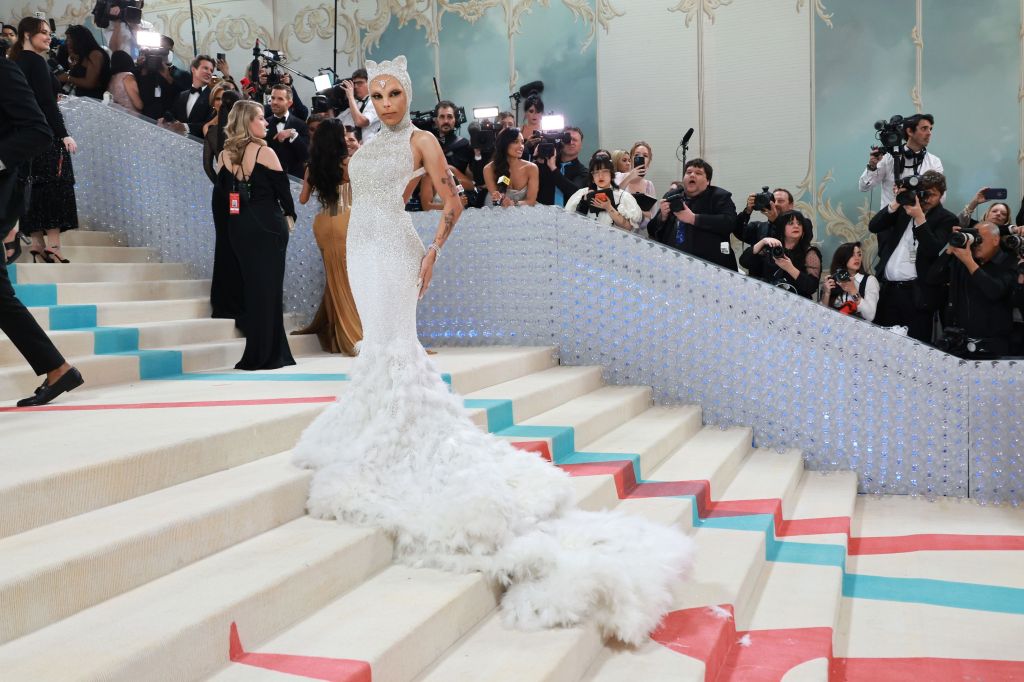 Doja Cat homenageia Choupette Lagerfeld no Met Gala 2023