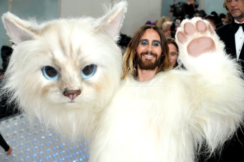 Jated Leto vai de Choupette Lagerfeld ao Met Gala 2023