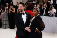 No Met Gala, campeã e ex-tenista Serena Williams anuncia gravidez