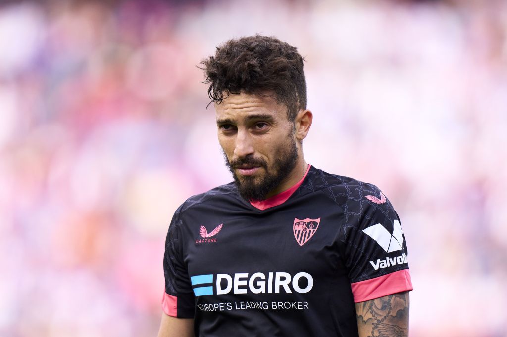 Alex Telles durante partida do Sevilla contra o Real Valladolid