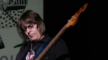 Músico lutava contra um câncer no pâncreas; morte foi confirmada pelo ex-companheiro de banda Johnny Marr