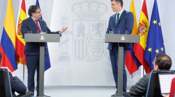 Presidente colombiano se encontrou em Madri com o primeiro-ministro espanhol, Pedro Sánchez; medida ajudaria a impulsionar acordo de paz entre a organização e o governo de Bogotá, mas premiê pediu cautela