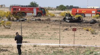 Acidente com aeronave da Força Aérea espanhola aconteceu durante manobras nas proximidades da base aérea de Zaragoza; militar conseguiu se ejetar antes da queda