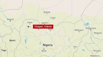 Embarcação virou durante percurso pelo rio Dandeji, no distrito de Shagari, em Sokoto; outras 21 foram resgatadas com vida 