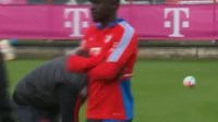 Tuchel abaixa calção de Mané em treino do Bayern; assista 