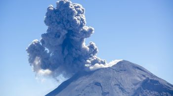 Neste domingo, uma espessa camada de cinzas cobriu a cidade de Puebla; Centro Nacional de Prevenção de Desastres registrou 94 exalações acompanhadas de água, gases vulcânicos e cinzas 