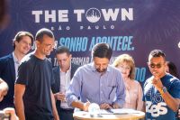 The Town anuncia projeto em parceria com ONG para investimento em favela de SP