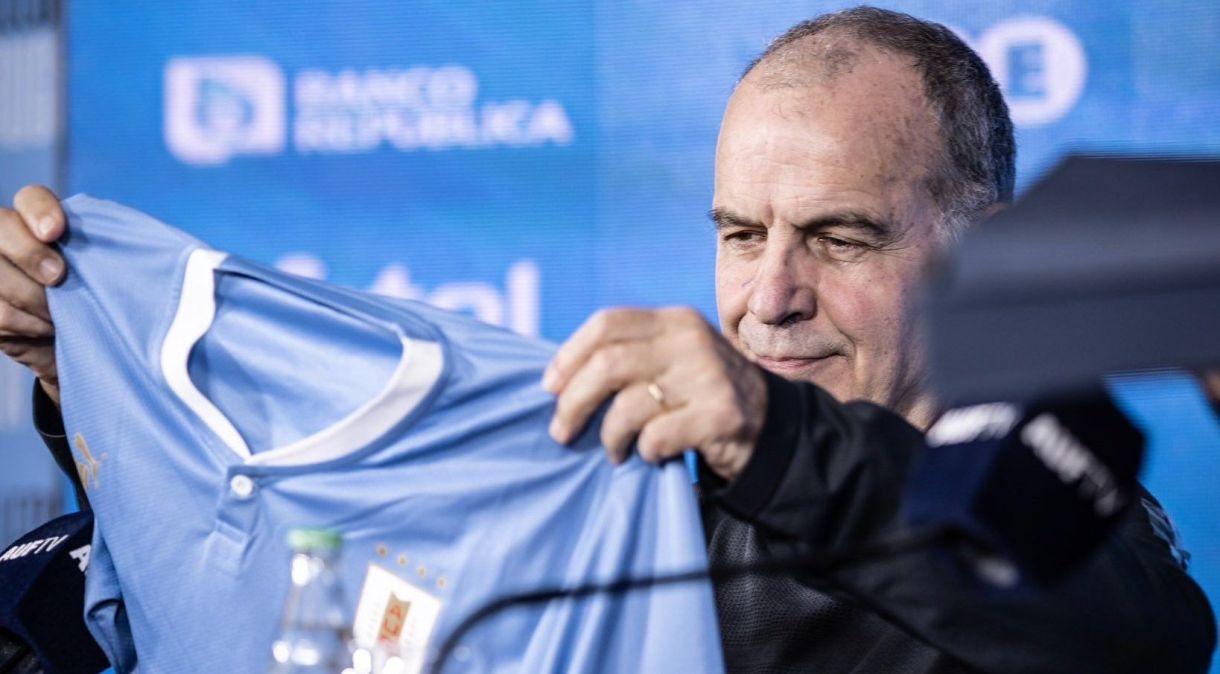 Marcelo Bielsa é apresentado como técnico do Uruguai