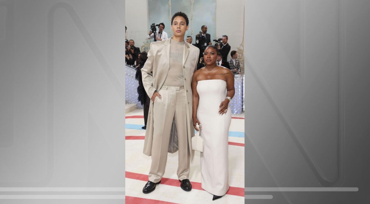 Brittney Griner e Cherelle Griner posam para foto no tapete vermelho do Met Gala, em Nova York