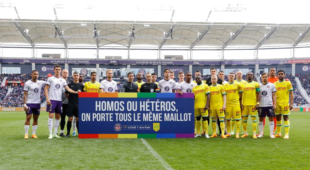 Campanha anti-homofobia no futebol.