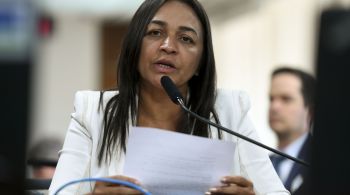 Senadora Eliziane Gama (PSD-MA) realiza leitura do parecer final sobre os trabalhos do colegiado