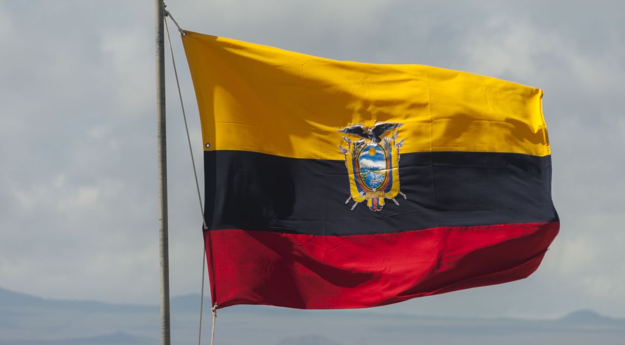 Bandeira do Equador em mastro