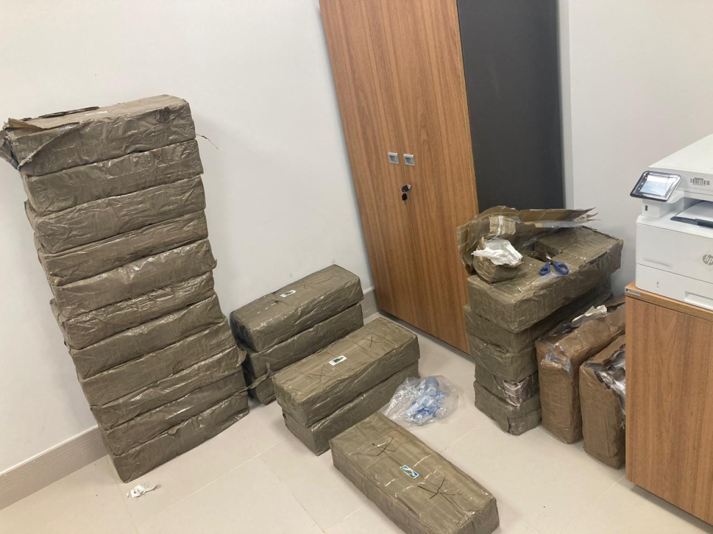 Polícia Federal apreende 290 kg de maconha em avião de Igreja Quadrangular