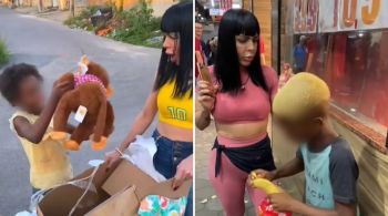 Influencers aparecer nesta semana entregando banana e macaco de pelúcia a crianças negras em comunidade carente