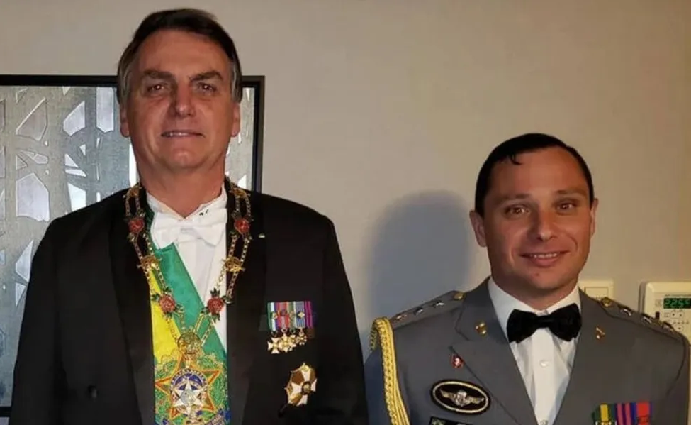 Jair Bolsonaro e Mauro Cesar Barbosa Cid.