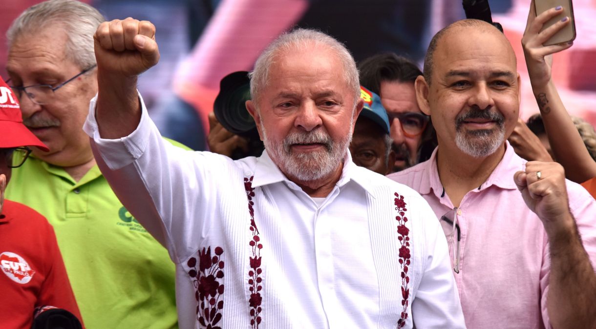 O presidente Luiz Inácio Lula da Silva, (PT) em festa do 1º de maio, Dia do Trabalhador, no Vale do Anhangabaú, São Paulo, organizado por centrais sindicais.