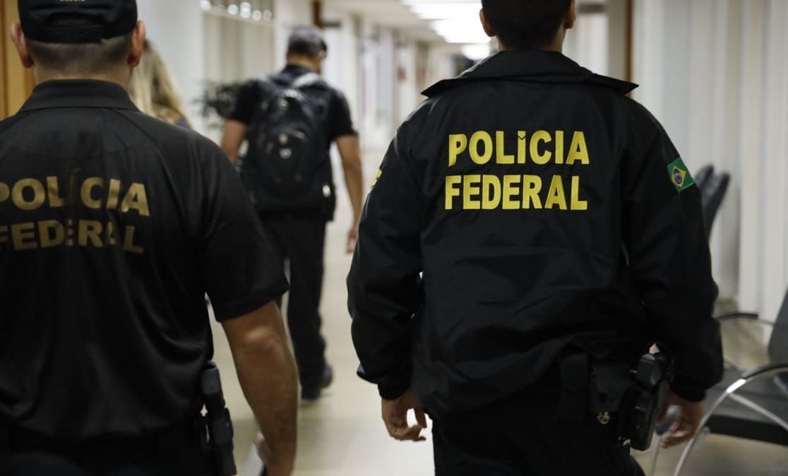 Policiais federais e civis cumprem 51 mandados de busca e apreensão em 17 estados e no DF