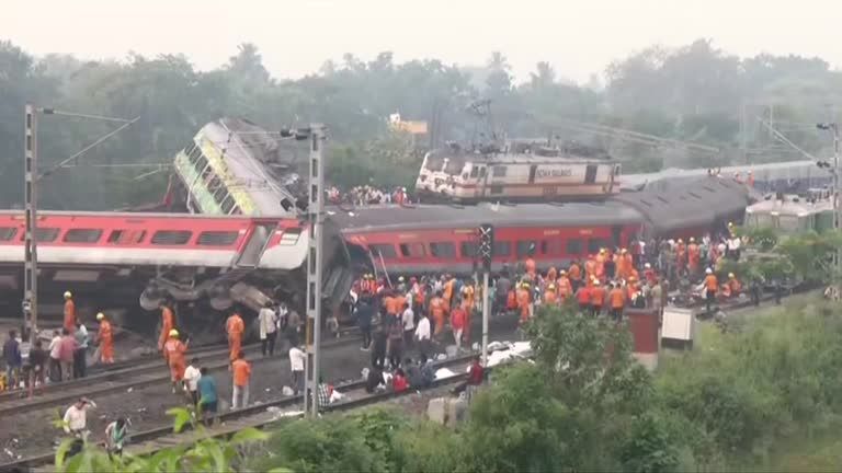 Colisão entre trens na Índia deixa mais de 230 mortos - 02/06/2023