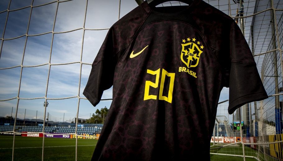 Camisa preta que será utilizada pela Seleção em amistoso