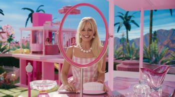 Diretora do live-action da boneca da Mattel revelou em entrevista as obras cinematográficas que tiveram grande influência na construção da Barbie Land
