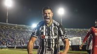 Hulk diz que mudou de ideia ao ver Rafael Cabral “tirar barreira”; goleiro assume responsabilidade