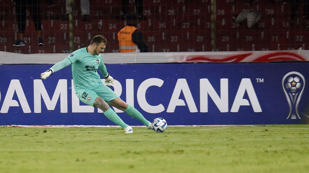 Lucas Perri voltou a ser fundamental para o Botafogo