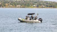 Marinha resgata cinco tripulantes de barco que afundou no litoral de Santa Catarina