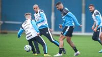 Aos 27 anos, craque de futebol 7 é testado por Renato Gaúcho em treino do Grêmio