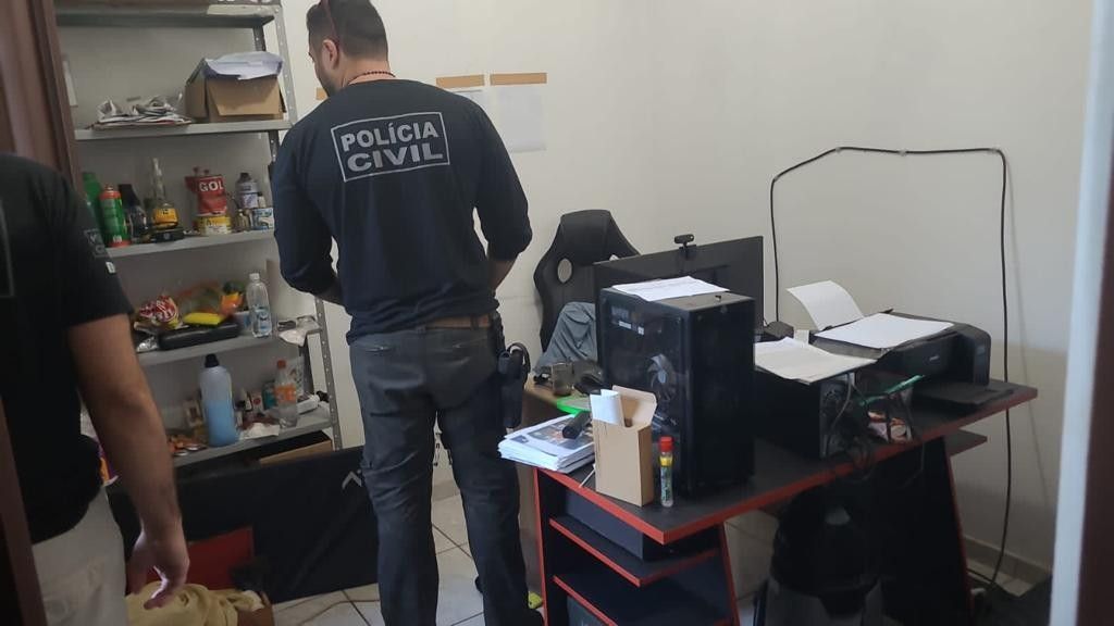 Polícia Civil do Distrito Federal prende uma dupla de hackers que vendia pacotes com dados sigilosos de mais de 200 milhões de brasileiros
