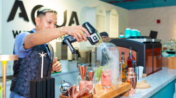 As bebidas do AQUA Water Bar são resultado da remineralização do líquido filtrado por uma estação de água própria