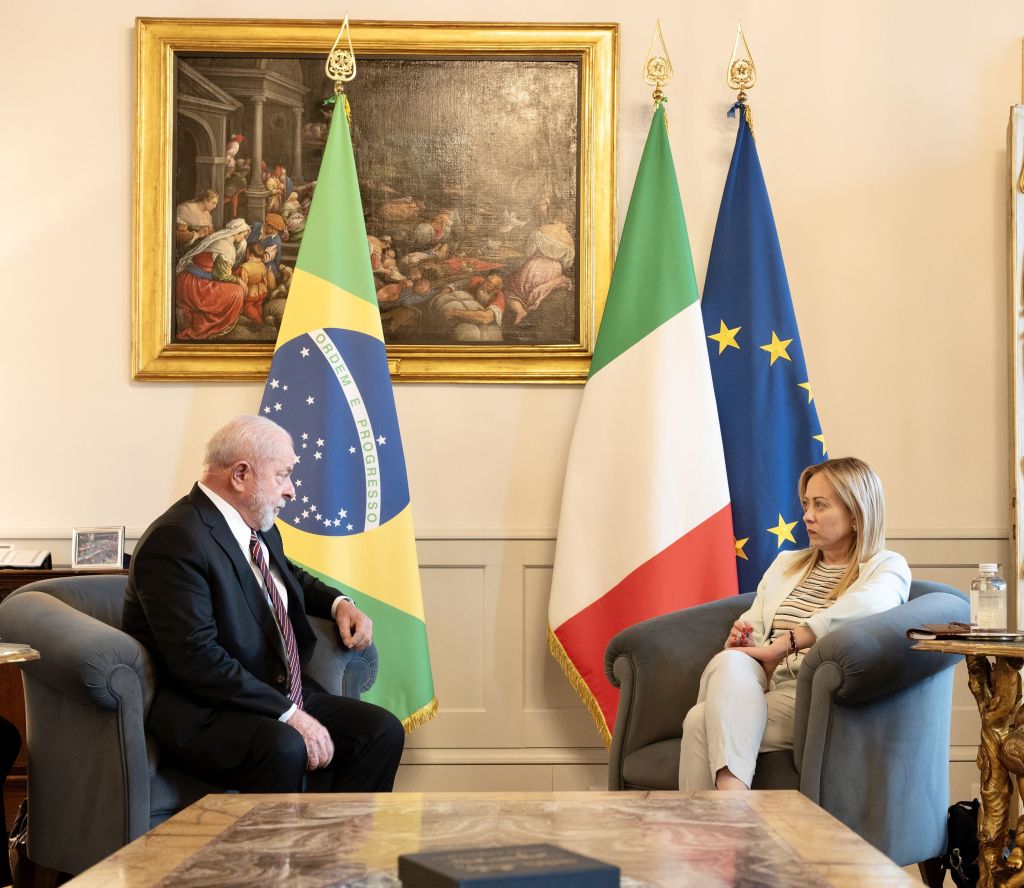 Presidente Luiz Inácio Lula da Silva (PT) em encontro com a primeira-ministra da Itália, Giorgia Meloni.