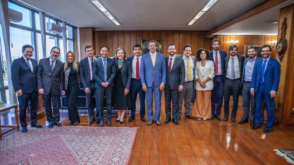 O ministro da Fazenda, Fernando Haddad, reuniu a equipe nesta terça-feira (20) para agradecer pelo trabalho prestado o secretário-executivo, Gabriel Galípolo, e dar as boas-vindas a Dario Durigan.