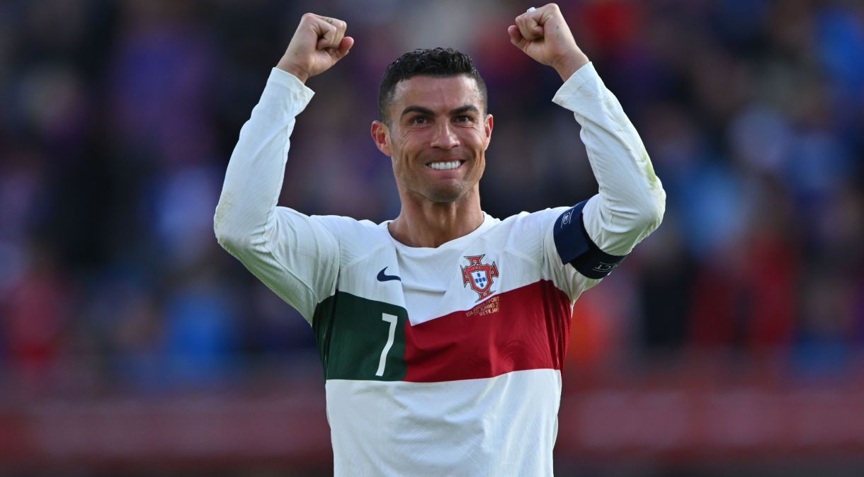 Cristiano Ronaldo comemora o gol marcado em sua 200ª partida por Portugal